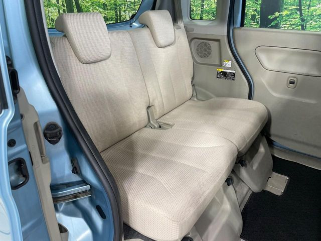 後部座席も気になるようなキズ・汚れやへたり等、大きなダメージはなく、良好な状態です。