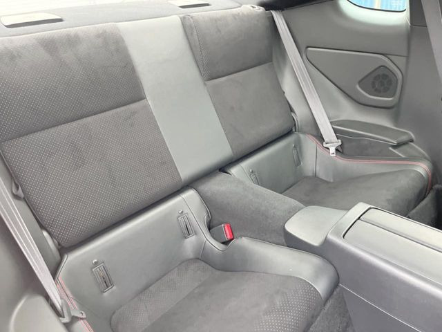 後部座席も気になるようなキズ・汚れやへたり等、大きなダメージはなく、良好な状態です。