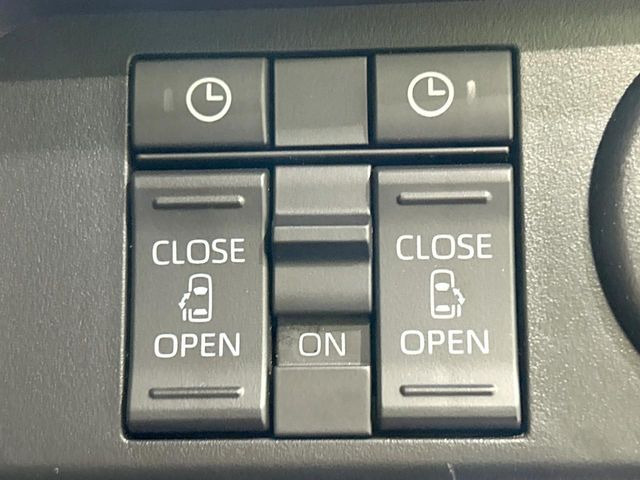 【両側パワースライドドア】スマートキーや運転席のスイッチで後席両側スライドドアの開閉が可能♪電動だから力を入れてドアを開ける必要が無く、小さなお子様でも簡単に開け閉めでき快適です♪