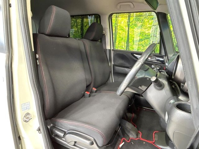 運転席シート廻りは使用感も少なく、良好な状態となっています。丁寧に使われていたことがよくわかりますね。