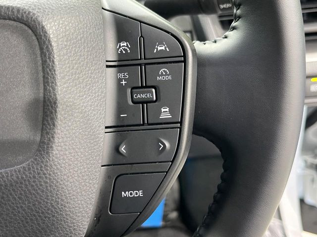 【レーダークルーズコントロール】高速道路での長距離走行が楽に!!自動で速度を保つクルーズコントロールが、衝突軽減システムと連携し、前方の車両を感知して車間を保つように速度調節してくれます!!