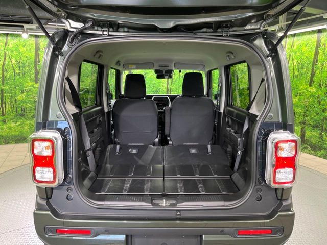 普段のお買い物や通勤、送迎等に十分な荷室スペースを確保しております。セカンドシートを倒すと、大きな荷物の積載も可能です♪