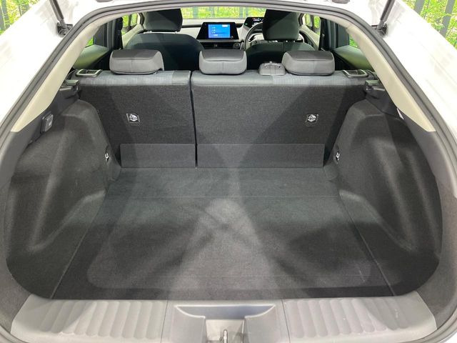 後席を格納すると、これだけの広さが!シーンに合わせたシートアレンジで、大きな荷物も積むことが出来ます♪
