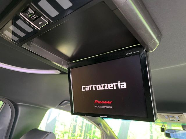 【フリップダウンモニター】大画面モニターで後席でもエンタメをお楽しみいただけます。小さなお子様にも大人気の装備です♪