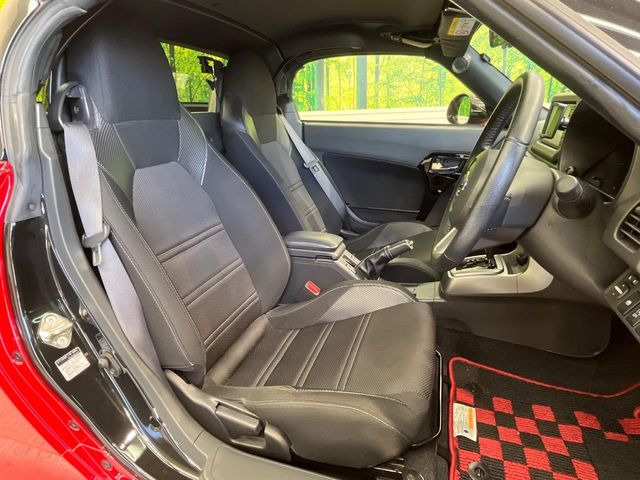 運転席シート廻りは使用感も少なく、良好な状態となっています。丁寧に使われていたことがよくわかりますね。