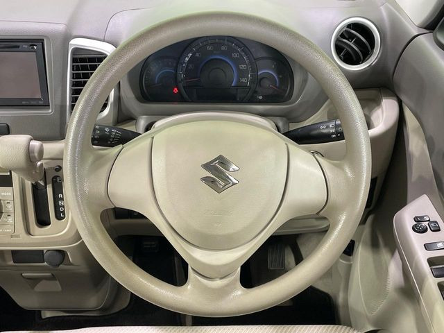 ステアリングも使用感が少なく、きれいな状態となっております♪