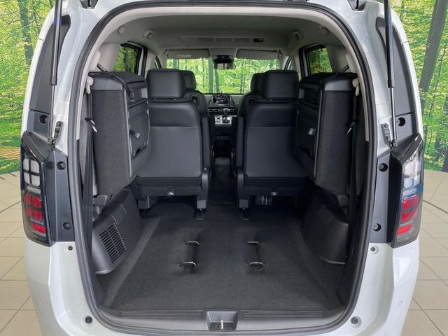 ���i�̂���������ʋ΁A���}���ɏ\���ȉ׎��X�y�[�X���m�ۂ��Ă���܂��B�Z�J���h�V�[�g��|���ƁA�傫�ȉו��̐ύڂ��\�ł���