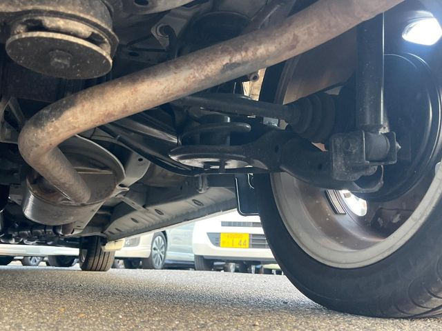 お車を安心してお乗りいただく為には、足回りの定期点検が欠かせません。サービスサポート(有償保証)では無料点検もご提供しており、安心のカーライフをお過ごしいただけるサポート体制が整っています。