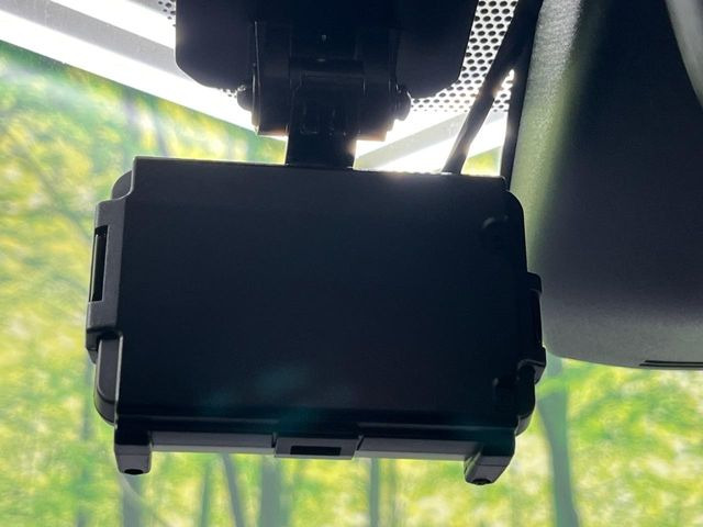 【ドライブレコーダー】安心・安全なカーライフに必須のドライブレコーダーを装備!走行中はもちろん、あおり運転や事故に遭遇した際の状況も映像で記録し、万一のリスクに備えます。