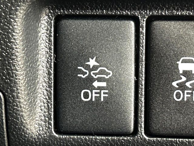 【スマートアシスト】走行中に前方の車両等を認識し、衝突しそうな時は警報とブレーキで衝突回避と被害軽減をアシスト。より安全にドライブをお楽しみいただけます。