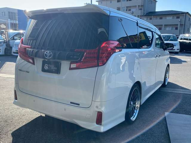 スリークロス滋賀店は総在庫200台以上展示!お客様のお気に入りの1台がきっと見つかります!軽自動車、普通車、キャンピングカーに福祉車両まで店頭に無い在庫もお探しできます♪お気軽にご来店ください!