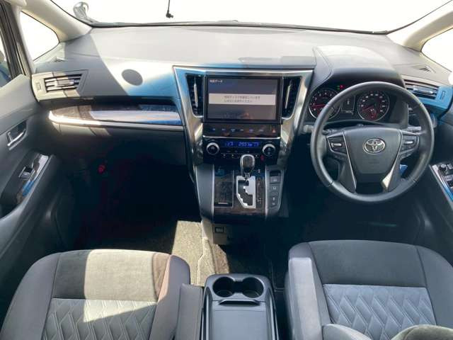 スリークロス滋賀店は総在庫200台以上展示!お客様のお気に入りの1台がきっと見つかります!軽自動車、普通車、キャンピングカーに福祉車両まで店頭に無い在庫もお探しできます♪お気軽にご来店ください!