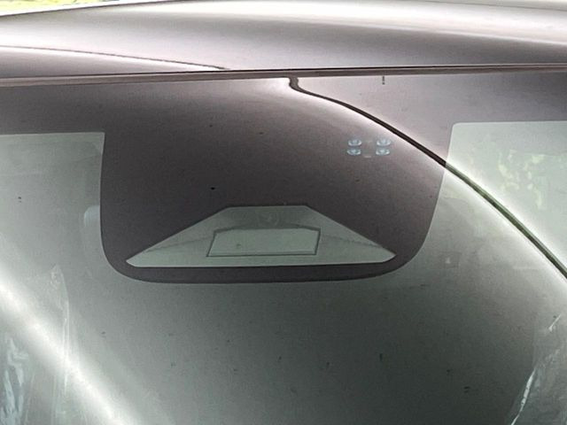 �y�z���_�Z���V���O�z���s���ɑO���̎ԗ�����F�����A�Փ˂������Ȏ��͌x��ƃu���[�L�ŏՓˉ���Ɣ�Q�y�����A�V�X�g�B�����S�Ƀh���C�u�����y���݂��������܂��B