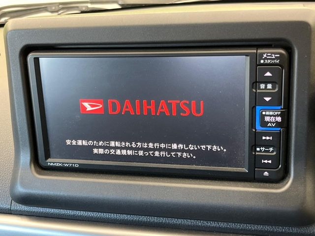 【純正ナビ】人気の純正ナビを装備。オーディオ機能も充実しており、Bluetooth接続すればお持ちのスマホやMP3プレイヤーの音楽を再生可能!毎日の運転がさらに楽しくなります!!