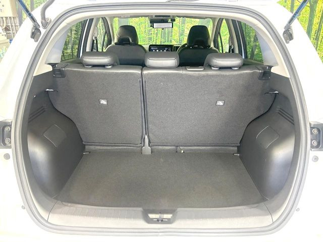 ���i�̂���������ʋ΁A���}���ɏ\���ȉ׎��X�y�[�X���m�ۂ��Ă���܂��B�Z�J���h�V�[�g��|���ƁA�傫�ȉו��̐ύڂ��\�ł���