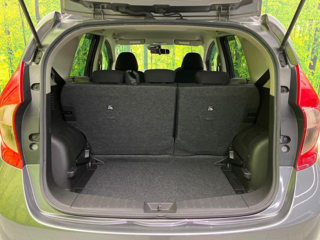 ���i�̂���������ʋ΁A���}���ɏ\���ȉ׎��X�y�[�X���m�ۂ��Ă���܂��B�Z�J���h�V�[�g��|���ƁA�傫�ȉו��̐ύڂ��\�ł���