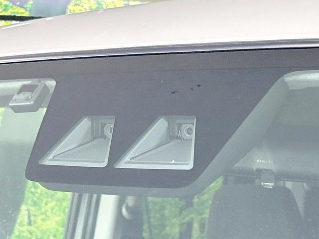 【トヨタセーフティセンス】走行中に前方の車両等を認識し、衝突しそうな時は警報とブレーキで衝突回避と被害軽減をアシスト。より安全にドライブをお楽しみいただけます。