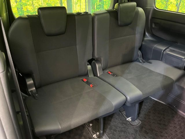 3列目シートはもちろん状態良好☆大人でもゆったりと座って頂けますので、大人数でのお出かけもラクラクです♪ご家族で、気の知れた仲間で、ドライブに行くのが楽しみですね♪