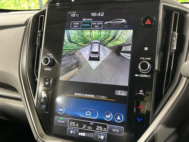 �y�}���`�e���C�����j�^�[�z�Ԃ̃t�����g��T�C�h�̃J�����摜�𓯎��Ƀ��j�^�[�\�����邱�ƂŁA���H�⋷�����𑖍s���ł����͂̏󋵊m�F���ł����S!�{�iSUV�ɂ��ꂵ�������ł���