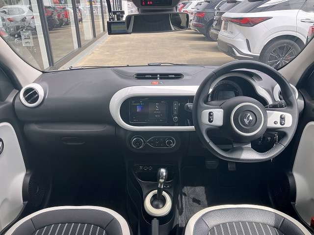 トゥインゴインテンス