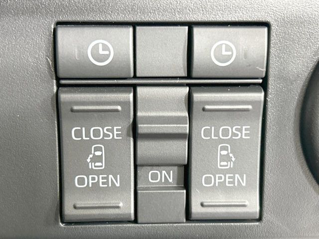 【両側パワースライドドア】スマートキーや運転席のスイッチで後席両側スライドドアの開閉が可能♪電動だから力を入れてドアを開ける必要が無く、小さなお子様でも簡単に開け閉めでき快適です♪