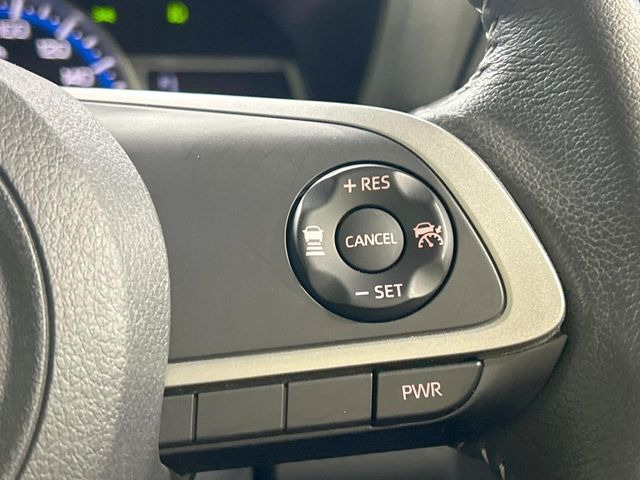 【アダプティブクルーズコントロール】高速道路での長距離走行が楽に!!自動で速度を保つクルーズコントロールが、衝突軽減システムと連携し、前方の車両を感知して車間を保つように速度調節してくれます!!