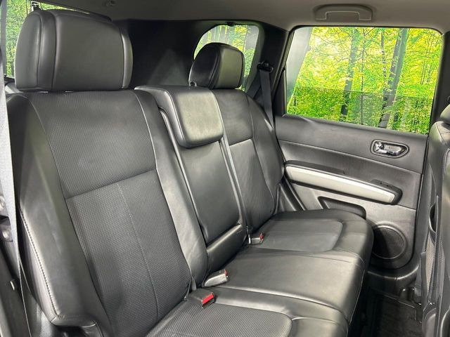 後部座席も気になるようなキズ・汚れやへたり等、大きなダメージはなく、良好な状態です。