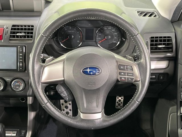 �y�����v�����X�e�A�����O�z�㎿�Ȋv���g�p���邱�ƂŁA��ɂ����������݂ƂĂ��^�]���₷���n���h���ł���