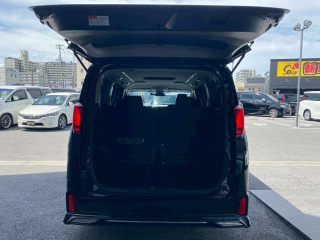 彦根インターからお車で3分とアクセス便利!近くには有名観光地の彦根城もありますので、観光と合わせてのご来店も良いですね♪活気溢れる自慢のスタッフがお客様のご来店をお待ちしております!