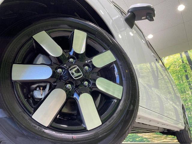 �y����15�C���`�A���~�z�C�[���z�O�ςɃ}�b�`���������A���~�z�C�[���𑕒����Ă���܂��B�e��ЊO�A���~�z�C�[����A�X�^�b�h���X�^�C�����戵�����Ă���܂��B���񂲑��k����������