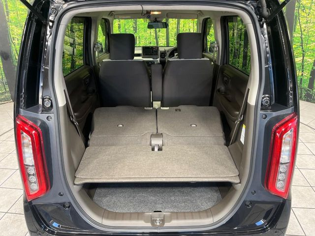 普段のお買い物や通勤、送迎等に十分な荷室スペースを確保しております。セカンドシートを倒すと、大きな荷物の積載も可能です♪
