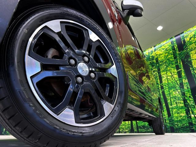 【純正15インチアルミホイール】外観にマッチした純正アルミホイールを装着しております。各種社外アルミホイールや、スタッドレスタイヤも取扱いしております。是非ご相談ください♪