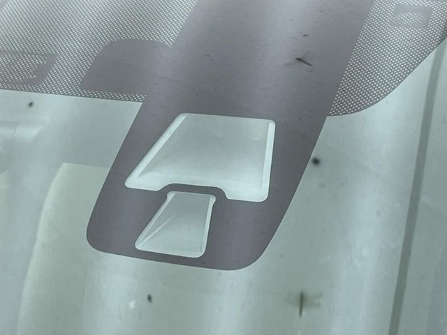 �y�G�}�[�W�F���V�[�u���[�L�z���s���ɑO���̎ԗ�����F�����A�Փ˂������Ȏ��͌x��ƃu���[�L�ŏՓˉ���Ɣ�Q�y�����A�V�X�g�B�����S�Ƀh���C�u�����y���݂��������܂��B