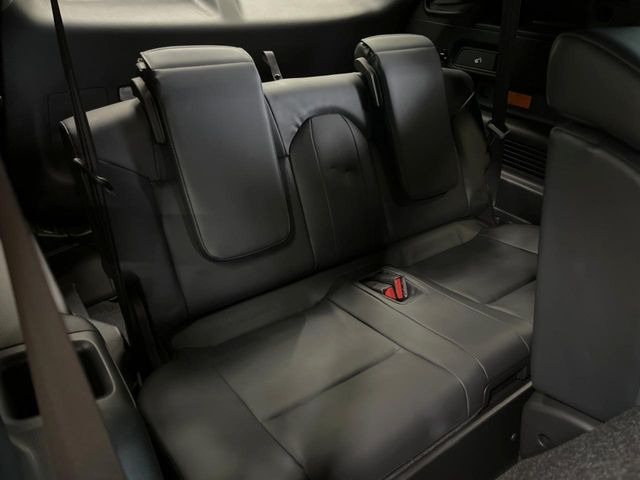 3列目シートはもちろん状態良好☆大人でもゆったりと座って頂けますので、大人数でのお出かけもラクラクです♪ご家族で、気の知れた仲間で、ドライブに行くのが楽しみですね♪