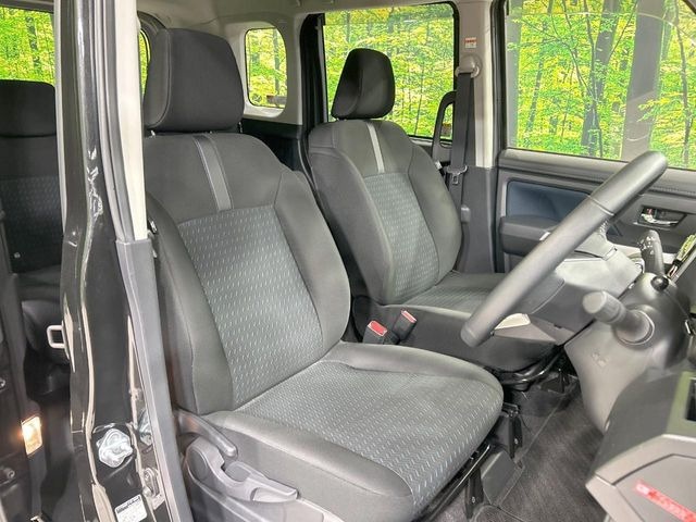 ドライバーによって運転しやすいポジションは異なり、あの車はどうなのか不安なこともありますよね。気になるお車は店頭で乗り込んでご確認いただけます♪