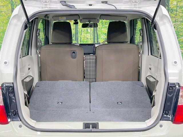 ���i�̂���������ʋ΁A���}���ɏ\���ȉ׎��X�y�[�X���m�ۂ��Ă���܂��B�Z�J���h�V�[�g��|���ƁA�傫�ȉו��̐ύڂ��\�ł���