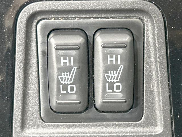 【シートヒーター】寒い日に重宝するシートヒーター!エアコンより早く温まってくれるので寒がりの人も安心ですね♪エアコンの温風は乾燥するから苦手、という方にもをおすすめです。