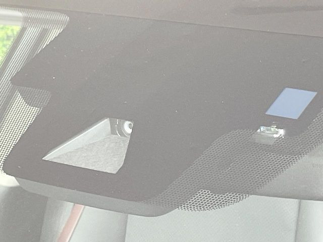 【トヨタセーフティセンス】走行中に前方の車両等を認識し、衝突しそうな時は警報とブレーキで衝突回避と被害軽減をアシスト。より安全にドライブをお楽しみいただけます。