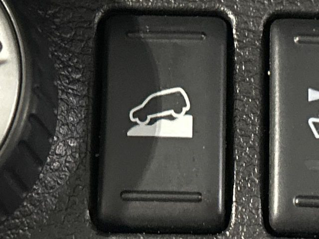 【ダウンヒルアシスト】急な坂道を下るときに自動でブレーキを制御、一定の低速度を保ちます。雪道や悪路など滑りやすい路面の下り坂でもタイヤがロックしないから安心!ハンドル操作に集中できます!