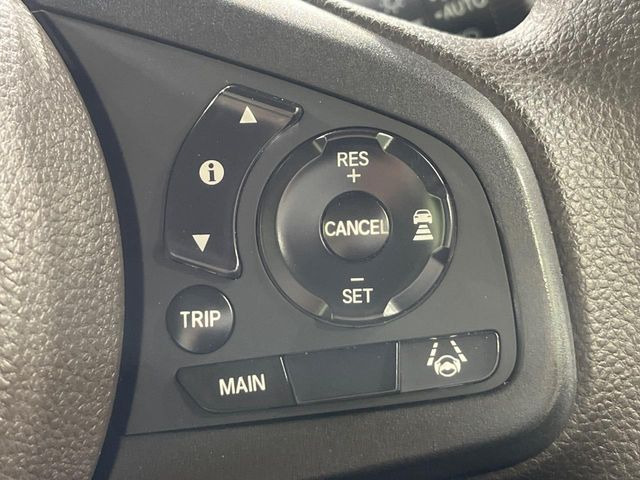 【アダプティブクルーズコントロール】高速道路での長距離走行が楽に!!自動で速度を保つクルーズコントロールが、衝突軽減システムと連携し、前方の車両を感知して車間を保つように速度調節してくれます!!