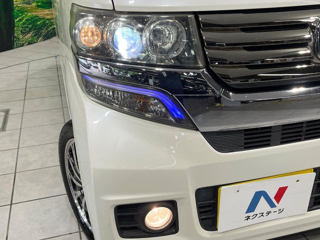 【HIDヘッドライト】非常に明るく前方を照らしてくれるので、悪天候や夜間の走行時も視界良好で安心してお乗りいただけます。