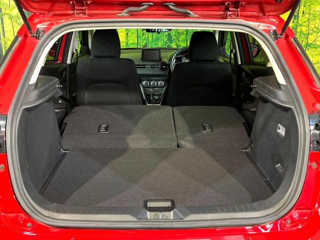 ���i�̂���������ʋ΁A���}���ɏ\���ȉ׎��X�y�[�X���m�ۂ��Ă���܂��B�Z�J���h�V�[�g��|���ƁA�傫�ȉו��̐ύڂ��\�ł���