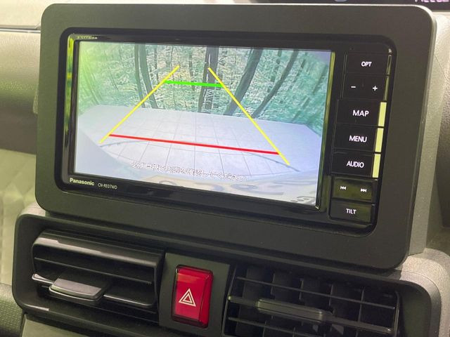 【バックカメラ】駐車時に後方がリアルタイム映像で確認できます。大型商業施設や立体駐車場での駐車時や、夜間のバック時に大活躍!運転スキルに関わらず、今や必須となった装備のひとつです!