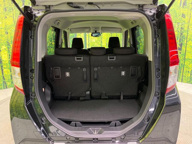 ���i�̂���������ʋ΁A���}���ɏ\���ȉ׎��X�y�[�X���m�ۂ��Ă���܂��B�Z�J���h�V�[�g��|���ƁA�傫�ȉו��̐ύڂ��\�ł���