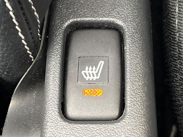 【シートヒーター】寒い日に重宝するシートヒーター!エアコンより早く温まってくれるので寒がりの人も安心ですね♪エアコンの温風は乾燥するから苦手、という方にもをおすすめです。