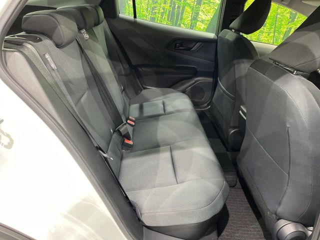 後部座席も気になるようなキズ・汚れやへたり等、大きなダメージはなく、良好な状態です。