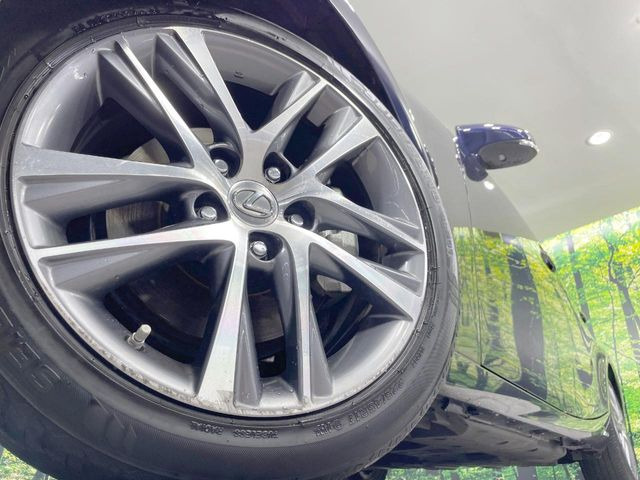 【純正17インチアルミホイール】外観にマッチした純正アルミホイールを装着しております。各種社外アルミホイールや、スタッドレスタイヤも取扱いしております。是非ご相談ください♪