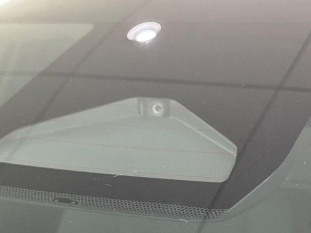 【トヨタセーフティセンス】走行中に前方の車両等を認識し、衝突しそうな時は警報とブレーキで衝突回避と被害軽減をアシスト。より安全にドライブをお楽しみいただけます。