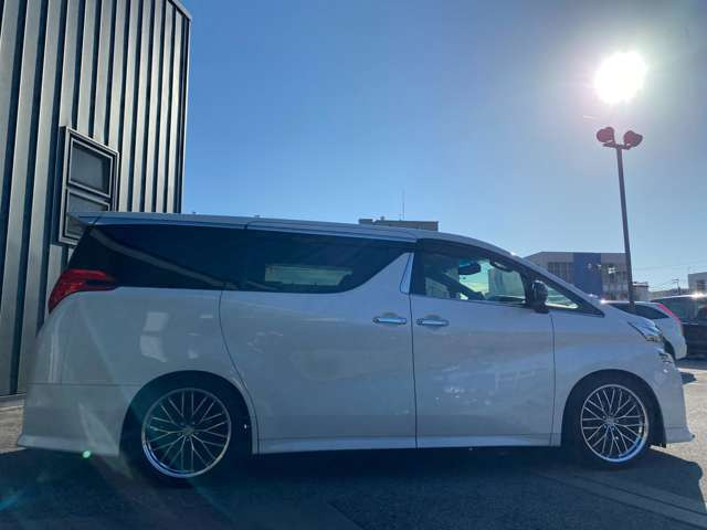 在庫車両に関してはお客様により良いものをご提供する為に品質に拘って仕入れを行っております。各お車の状態はそれぞれですのでご商談時に当店スタッフがご説明させて頂きますのでご安心くださいませ。