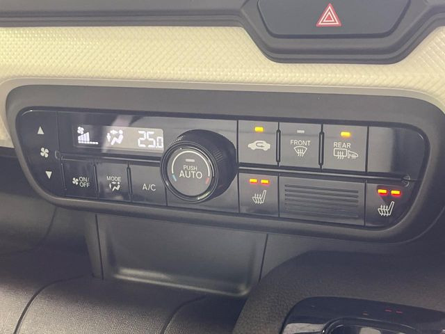 【シートヒーター】寒い日に重宝するシートヒーター!エアコンより早く温まってくれるので寒がりの人も安心ですね♪エアコンの温風は乾燥するから苦手、という方にもをおすすめです。